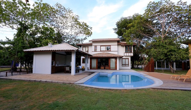 Luxury home with pool and large green outdoor area in Costa do Sauipe