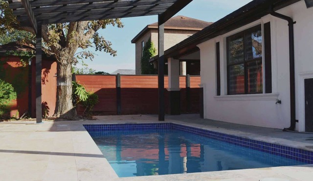 Luxury home with Pool, Electric Vehicle charger in McAllen near by hospitals and