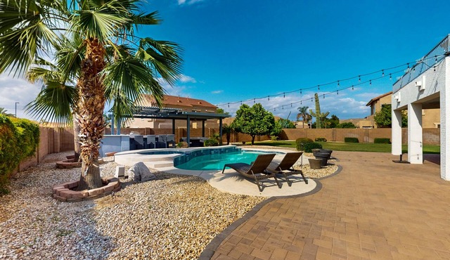 Luxury home with pool & pool spa, ping-pong, fire pit, & BBQ grill - dogs ok