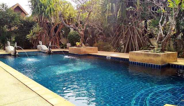 Luxury Jacuzzi suite w/1BR, 2BA & fully equipped kitchen