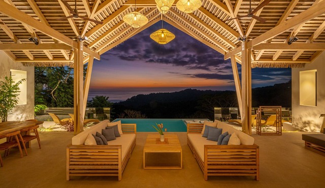 Luxury Jungle Haven ~ Ocean View ~ Infinity Pool!
