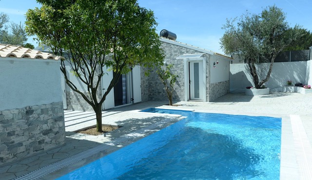 Luxury JustFor2 Villa