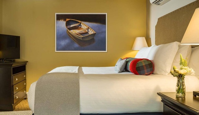 Luxury King Room with Parlor and Balcony