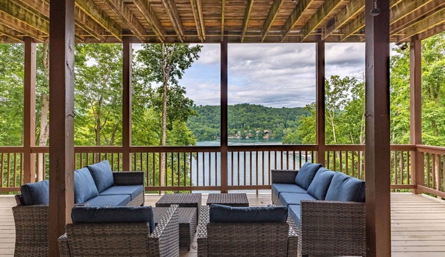 Luxury Lakefront 6BR Mountain Retreat - Double Decker Dock + Tram