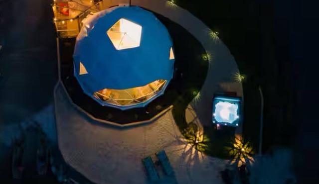 Luxury lakefront dome with private beach, close to nature and town!