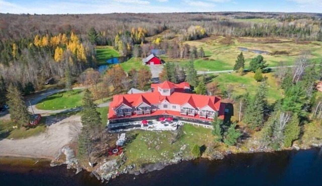 Luxury Lakefront Estate - Sleeps 24 - Near Muskoka