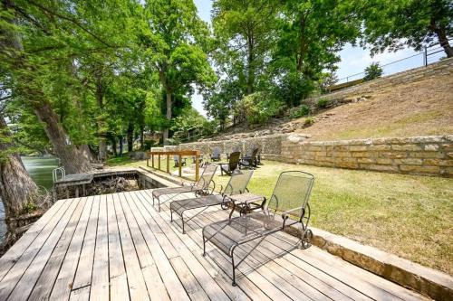Luxury Lakefront Oasis with Boat Dock-Firepit