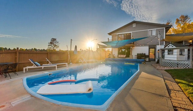 Luxury Lakeview Home, Private Heated Pool, Near Near Denver, Walkable Lake, Dog OK