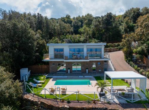 Luxury Liam Villa with Pool and Sea View - Goelba