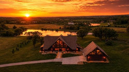 Luxury Lodge l Guest House l Sleeps 14 l World Cup