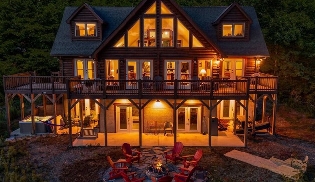 Luxury Log Cabin with Hot Tub, Game Room & Theater and Mountain Views