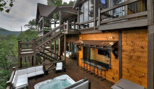Luxury Looks | $700 Off Your Stay!