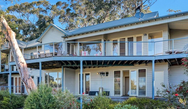 Luxury Lorne Family House