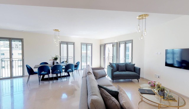 ★ Luxury MAMILLA 2 BR ★ PRIME LOCATION★ Parking★