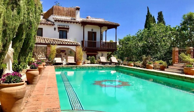 Luxury mansion with Alhambra views and pool