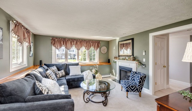 Luxury Meets Tranquility! Stunning Home Away From Home - Short or Long Term Rent