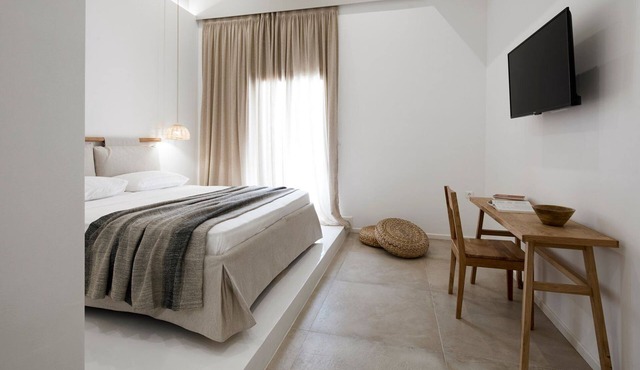 Luxury Milos Apartment | Family Suite | 2 Bedrooms | Well Furnished Interior