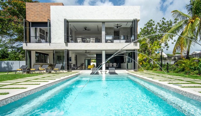 Luxury Modern Beachfront Villa - Onyx