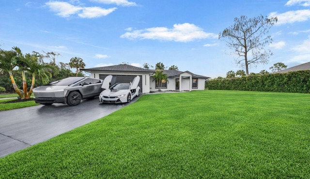 Luxury Modern Estate/Pool Spa & Volleyball Court
