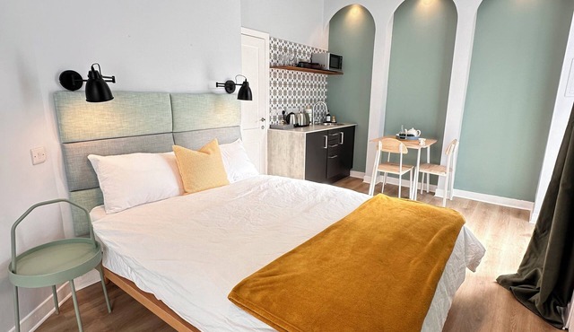 Luxury Modern Studio l Central Edinburgh l Pet Friendly