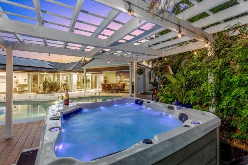 Luxury Mooloolaba Retreat with Spa & Pool