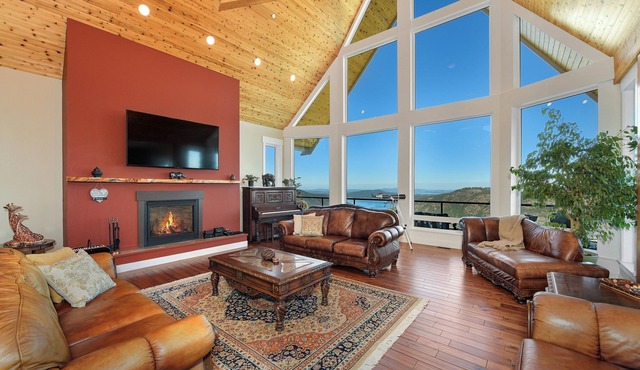 Luxury Mountaintop 5 Bedroom with Unparalleled Spectacular Views