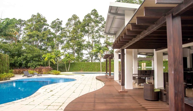 Luxury NEW Apt -24/7 sec- 10 min from SJO Airport