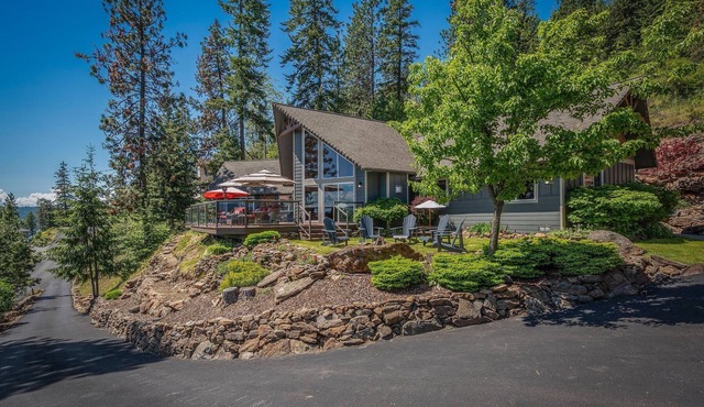 Luxury Oasis w Panoramic Lake Views, Lg Deck & Spa