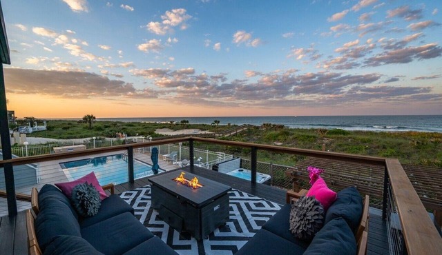 Luxury Ocean Front, Near Downtown, Heated Pool, Hot Tub, Game Room, Sleeps 28