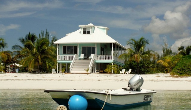 Luxury Oceanfront with HOT TUB - BOAT, kayaks, paddleboards included -PARADISE!