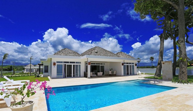 Luxury Oceanfront 3-bedroom Villa #4