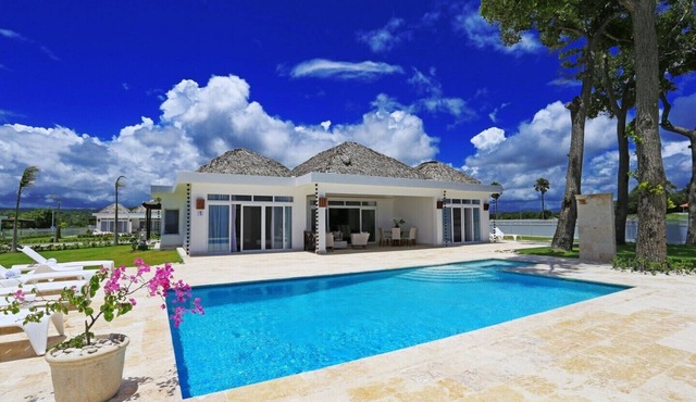 Luxury Oceanfront 4 Bedroom Villa