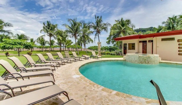 Luxury Oceanfront Apartment 3BR/2BA in Jaco!