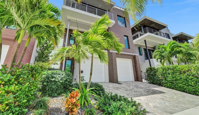 Luxury Oceanfront Beach, Fishing, Casino, Golf, Parks, Perfect for the Holidays!