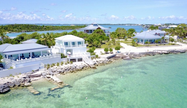 Luxury oceanfront 4BR · 2 protected docks · private gated compound