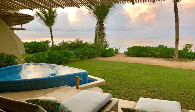 Luxury Oceanfront Condo at Surf Break, prvt. plunge pool, breathtaking sunsets