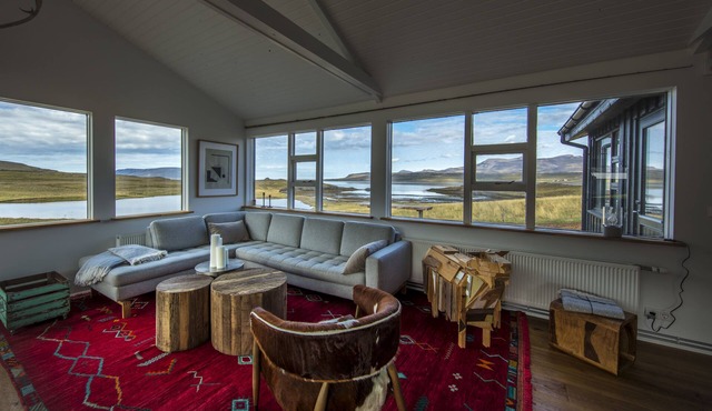 Luxury Oceanfront Lodge with mountain view and natural Geothermal hot spring