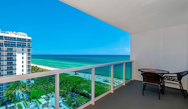 Luxury Oceanfront resort/condo/1 Hotel/Roney Palace