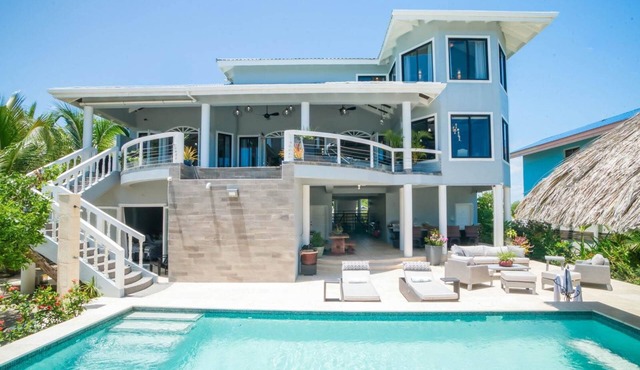 Luxury Oceanfront Villa w/2 Pools, Beach & Pier