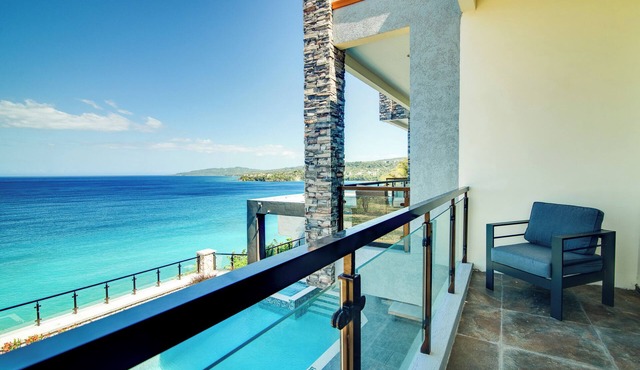 Luxury Oceanfront Villa Fully Staffed