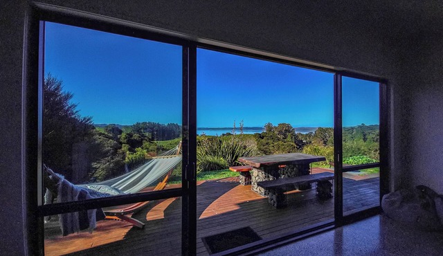 Luxury off-grid rural retreat with harbour views - 24 acres all to yourself!