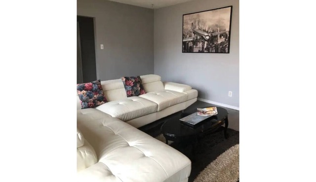 LUXURY Off Whyte 2 Bdrm Elegance & Convenience