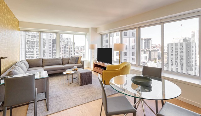 Luxury One Bedroom in pet-friendly SoMa Building w
