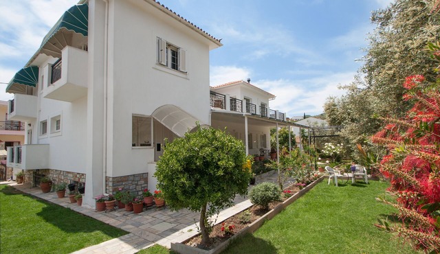 Luxury part of Villa for 6 residents