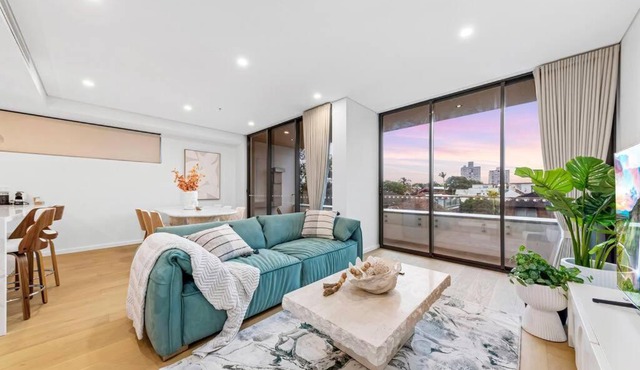 Luxury Penthouse 3 Bedrooms in Neutral Bay