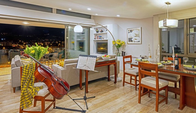 Luxury Penthouse, Historic City Center, Panoramic Views, - Power Backup -