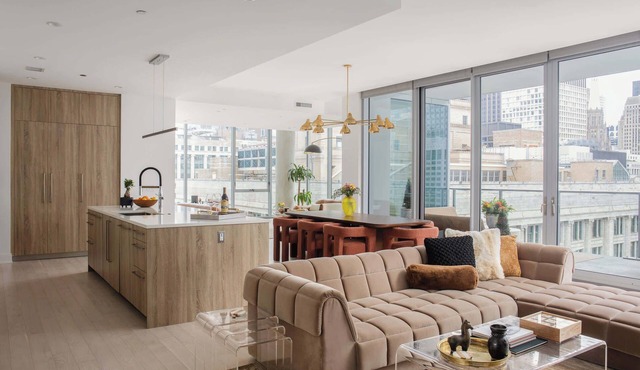 Luxury Penthouse: Iconic Views + Exclusive Comfort