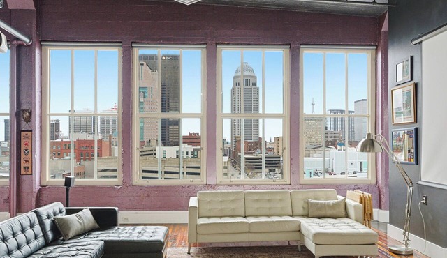 Luxury Penthouse Near Yum Center + Parking
