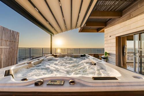 Luxury Penthouse with Seaview