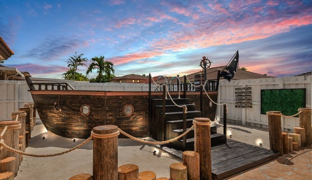 Luxury Pirate Theme Pool House/16 Guest